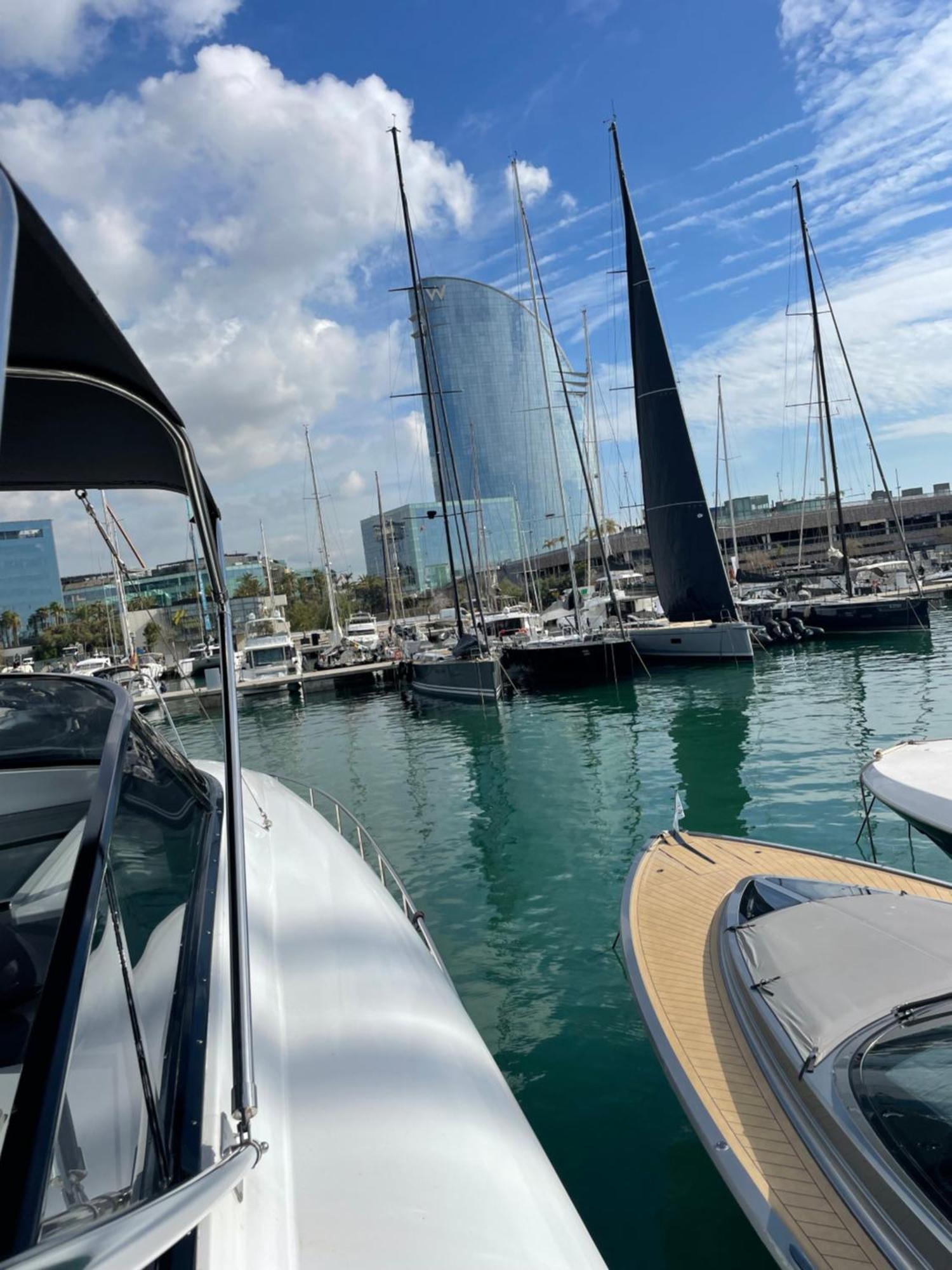 Отель Motoryacht 21 Avec Equipage Барселона Экстерьер фото